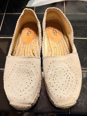UGG Espadrille Slip On Flats Women’s Size 7 Beige Suede Loafers Summer Shoes